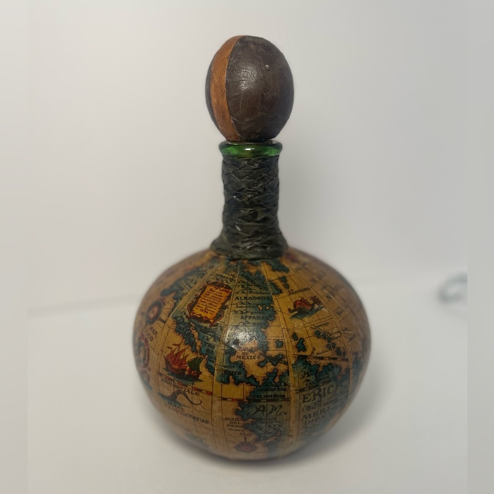 Vintage leather covered globe decanter. Made in Italy. - Picture 7 of 7